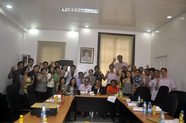 Batangas Capitol Staff pose their I-love-you sign.